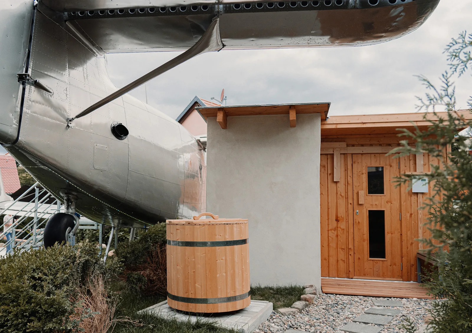 Private Sauna und Duschhaus unter dem Flügel der Antonov